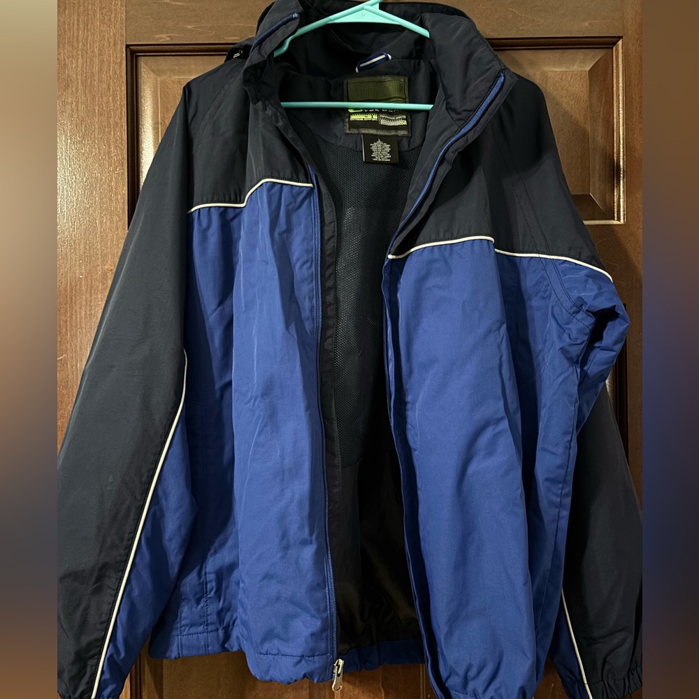 Men’s Tek Gear jacket rain coat size Large